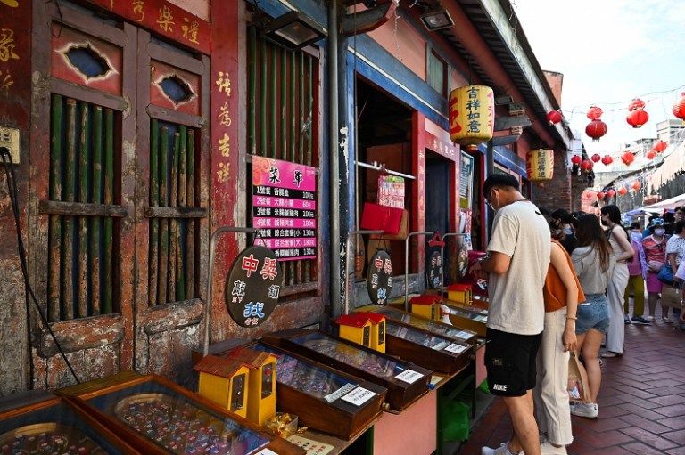 【中部老街推薦】9條感受日式風梧棲老街 鹿港老街古宅巷弄 - 趣趣 TreaTrip