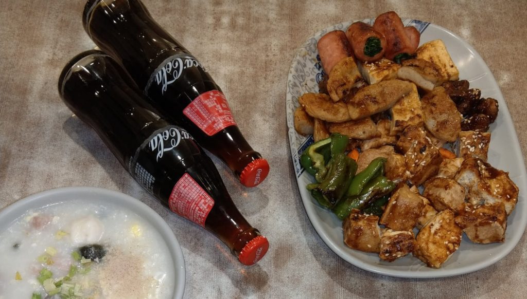 在銘田香美食館用餐就像家庭料理般的親切與自在，老闆原本以餐車方式開始營業