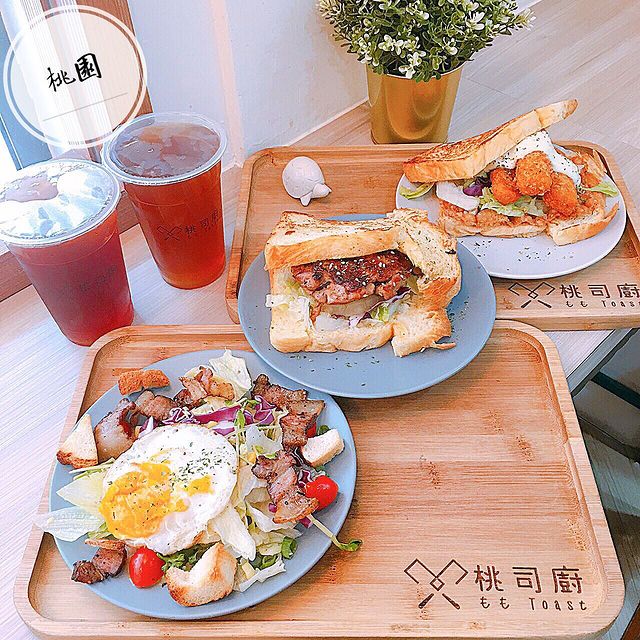 結合鐵板燒的創意早午餐料理,是武陵高中附近人氣非常高的早午餐店!餐點選擇豐富,餐點平價美味,很值得收藏哦! 結合鐵板燒的創意早午餐料理,是武陵高中附近人氣非常高的早午餐店!餐點選擇豐富,餐點平價美味,很值得收藏哦!