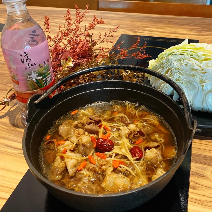 【2023雲林火鍋推薦】 鍋道一號 斗南旗艦店 湯底選擇有11種之多，除了一般市面上大眾常見的日式昆布、藥膳、麻辣鍋底外。
